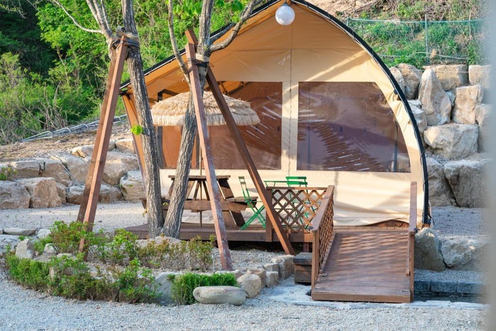 Inje Naerincheon Glamping Hotel Cameră foto