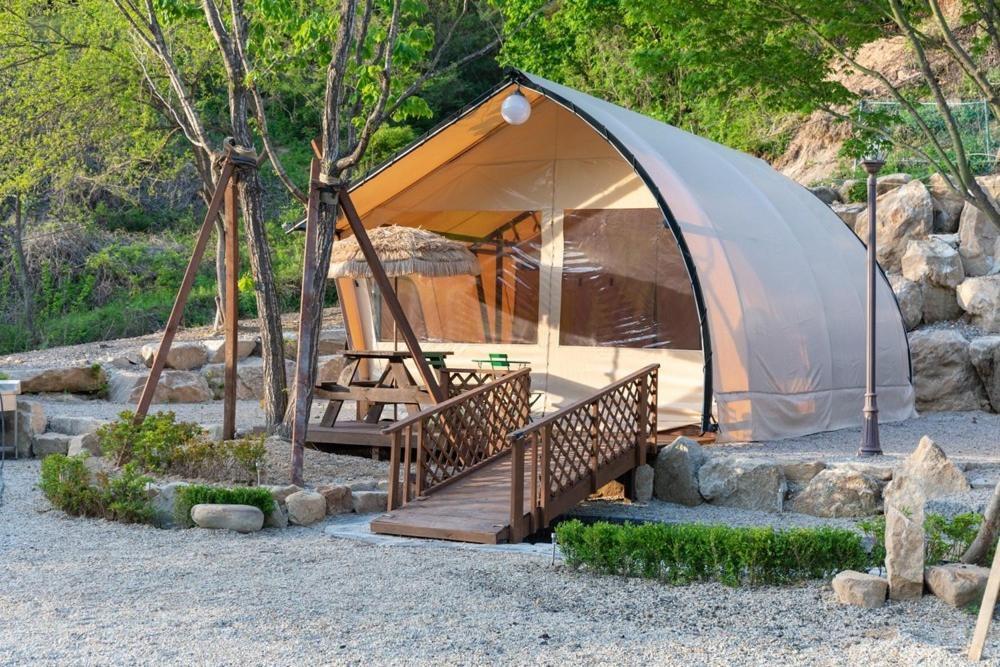 Inje Naerincheon Glamping Hotel Exterior foto