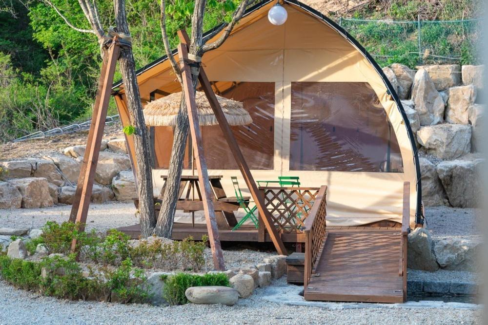 Inje Naerincheon Glamping Hotel Exterior foto