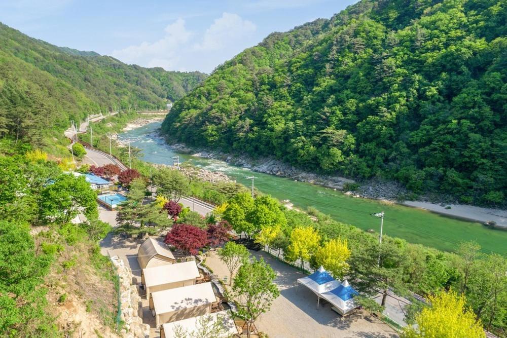 Inje Naerincheon Glamping Hotel Exterior foto