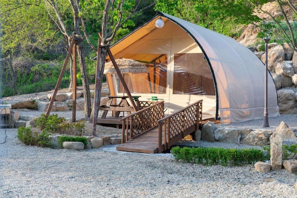 Inje Naerincheon Glamping Hotel Exterior foto